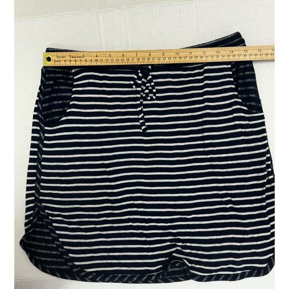 Gap Women’s Skirt Skort Navy Striped Rayon Size‎ Medium - Picture 6 of 8
